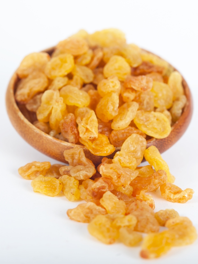 5 amazing benefits of Eating raisins in the morning